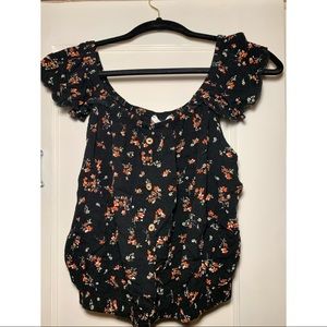 3/$10 Black floral crop top